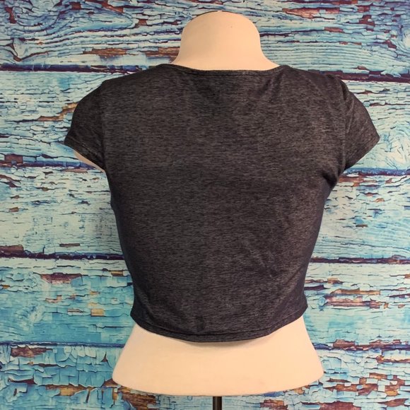 Le Chateau Cap Sleeved Crop Top - Picture 5 of 7